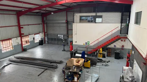 Warehouse to let in Jet Park (7).